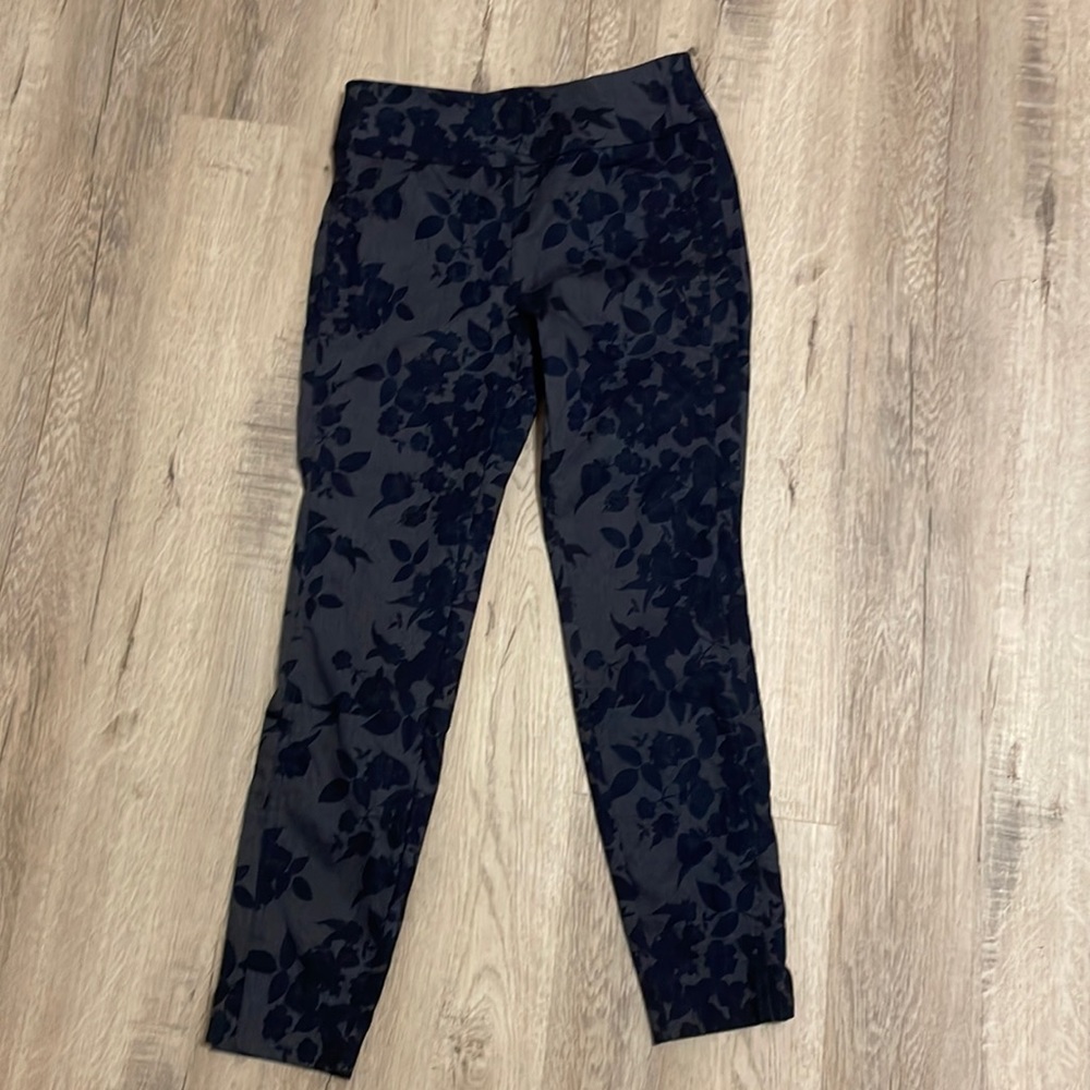 New York and Company capri pants, navy blue floral size small